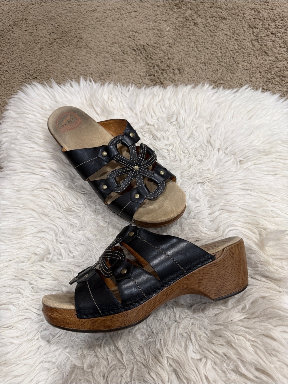 Dansko | Serena Black Leather 2.5"
Wedge Clog Sandals‎ Women's EU 41 US
10/10.5